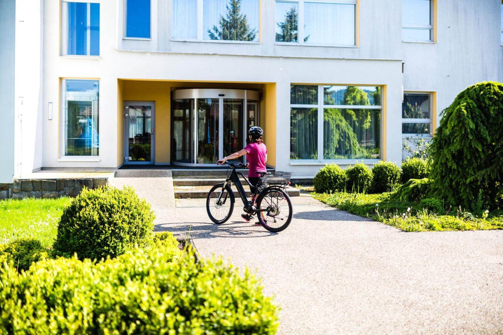 Lazensky A Wellness Hotel Nivamare Лугачовице Экстерьер фото