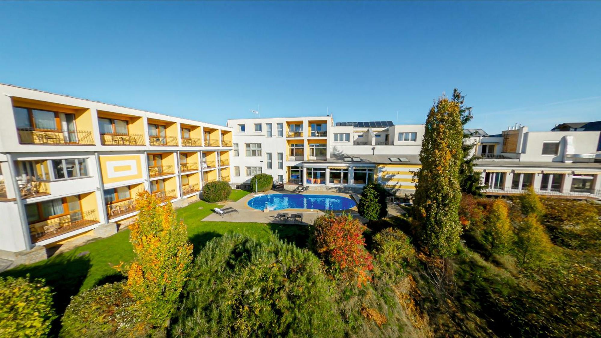 Lazensky A Wellness Hotel Nivamare Лугачовице Экстерьер фото