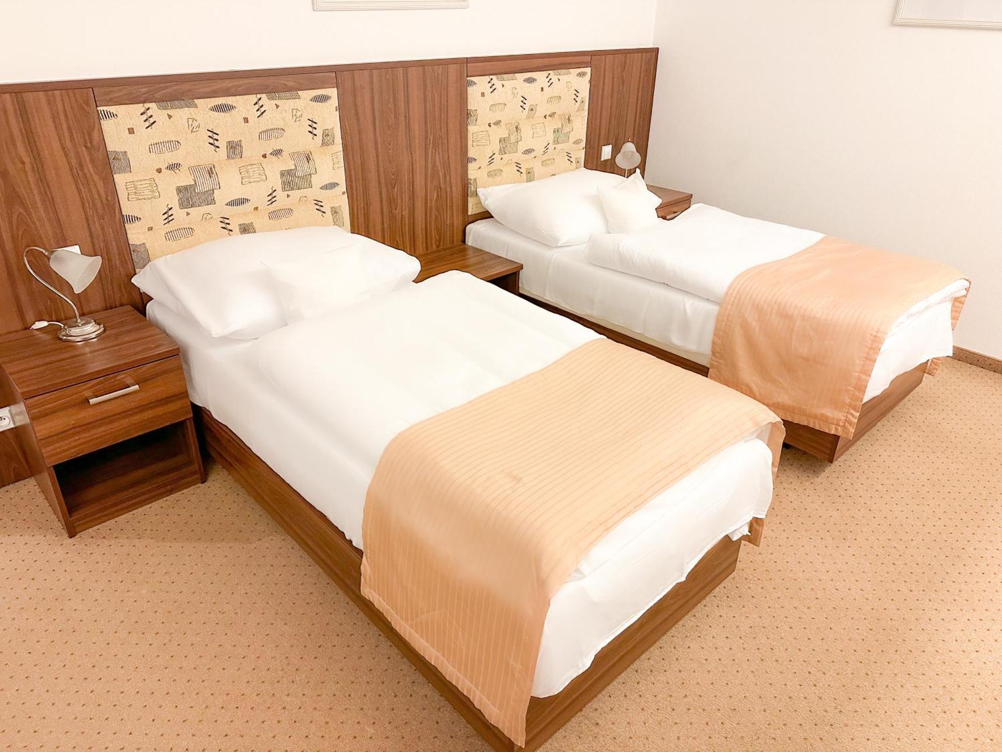 Lazensky A Wellness Hotel Nivamare Лугачовице Экстерьер фото