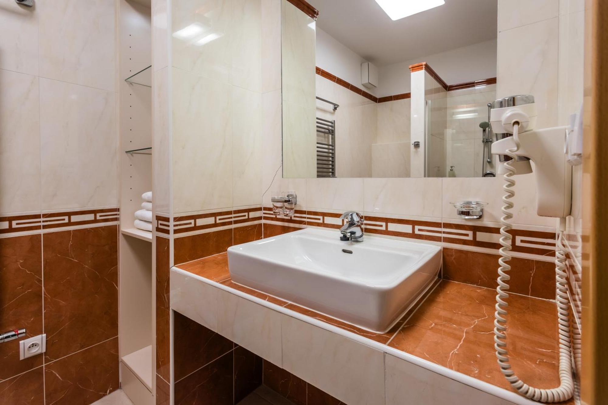 Lazensky A Wellness Hotel Nivamare Лугачовице Экстерьер фото