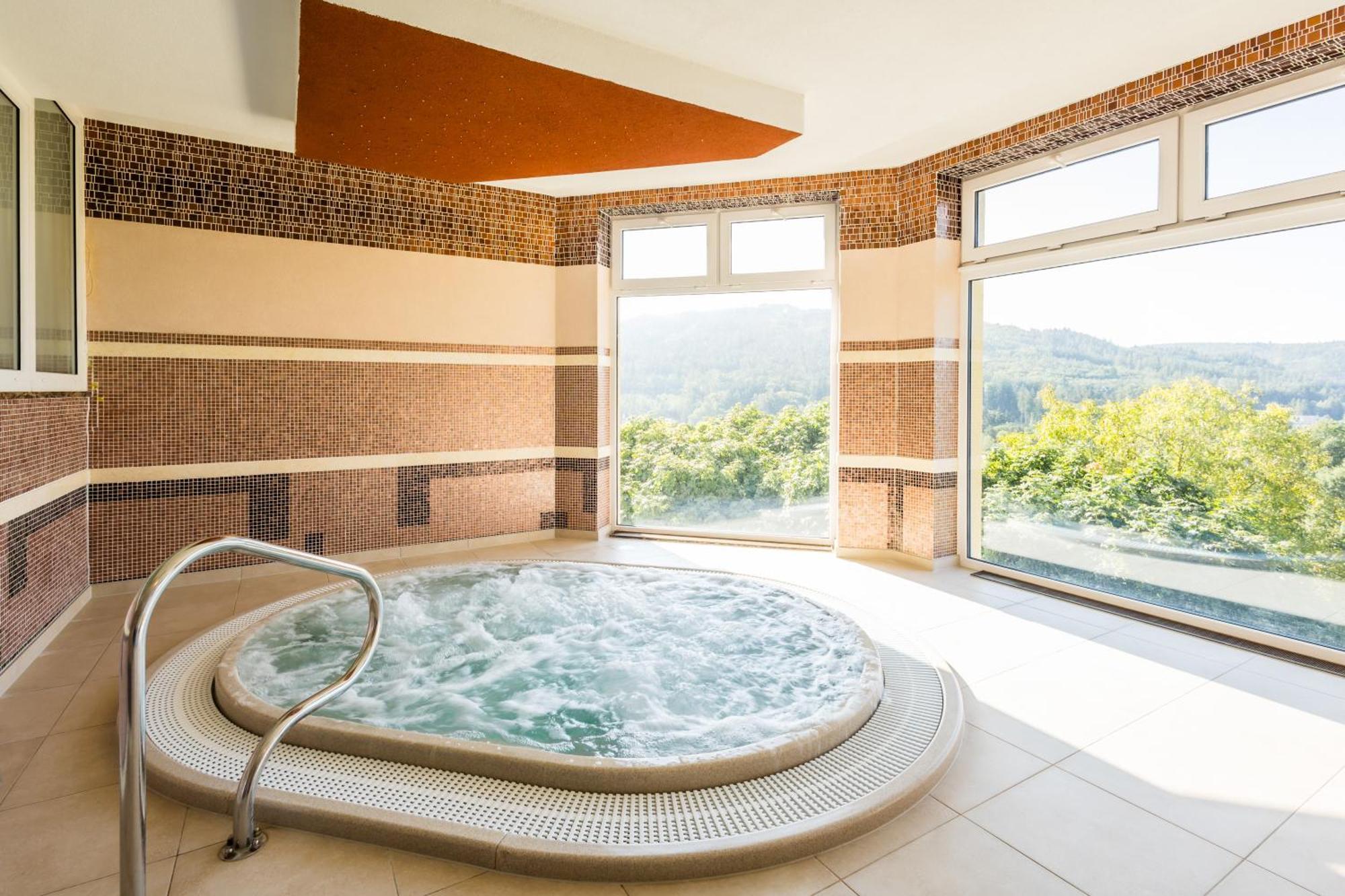 Lazensky A Wellness Hotel Nivamare Лугачовице Экстерьер фото