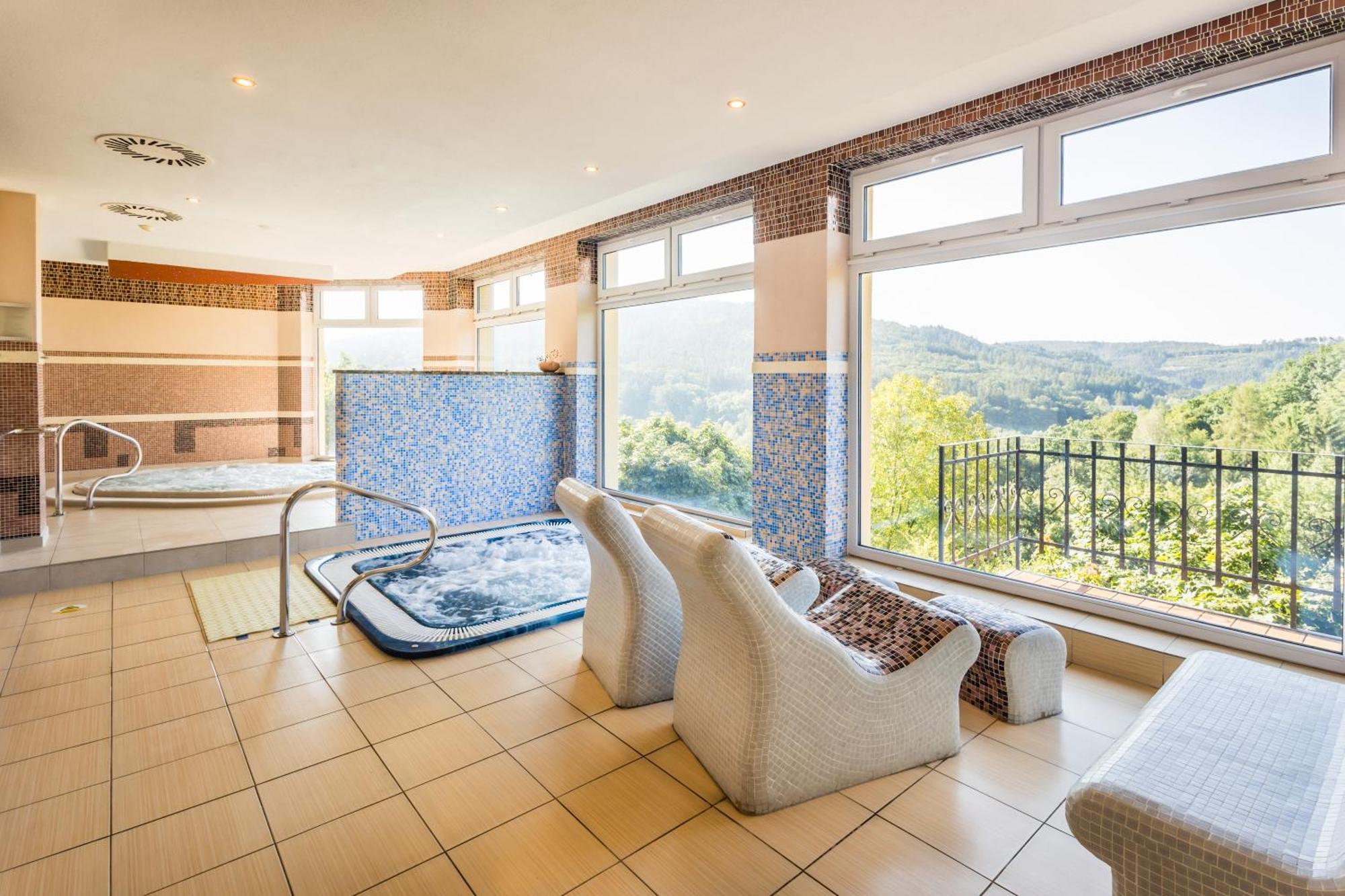 Lazensky A Wellness Hotel Nivamare Лугачовице Экстерьер фото